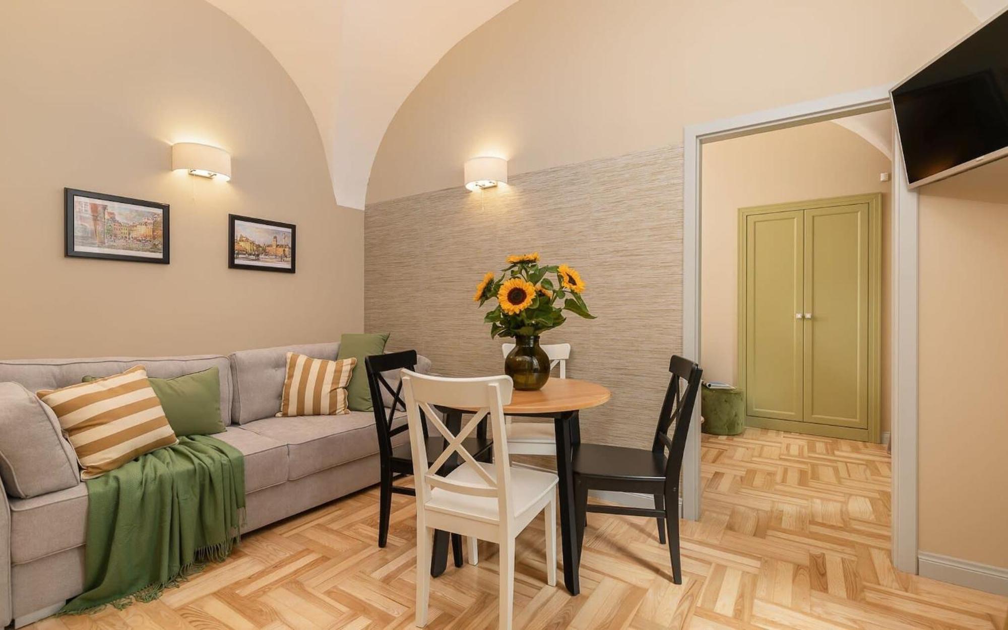 Rent Like Home - Krakowskie Przedmiescie 12 Varšava Exteriér fotografie